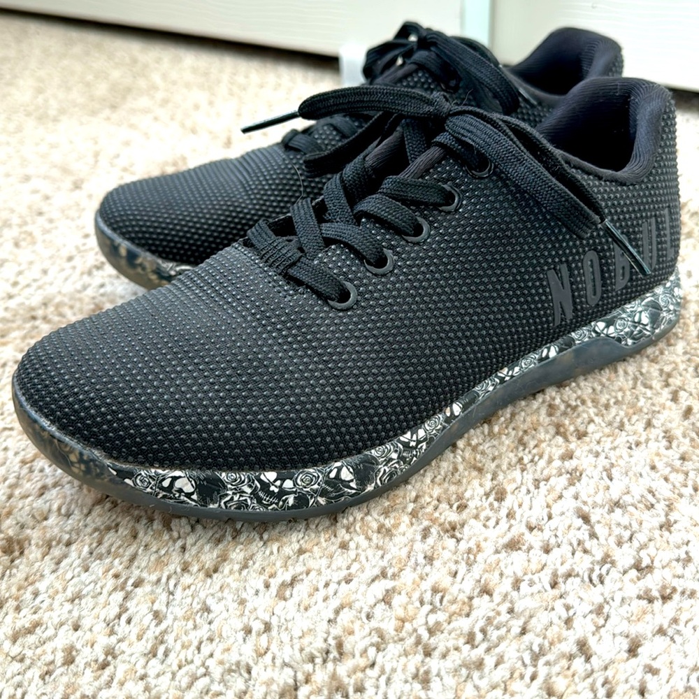 NOBULL SuperFabric Trainer - Skull & Roses. Unisex Sz 8 Women / Sz 6.5 Men